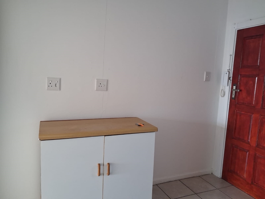 To Let 1 Bedroom Property for Rent in Quigney Eastern Cape